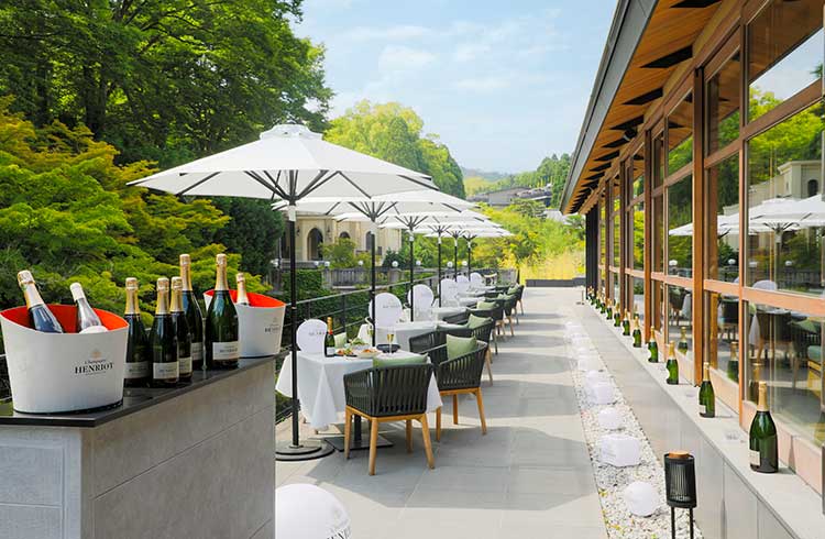 River side Champagne Garden