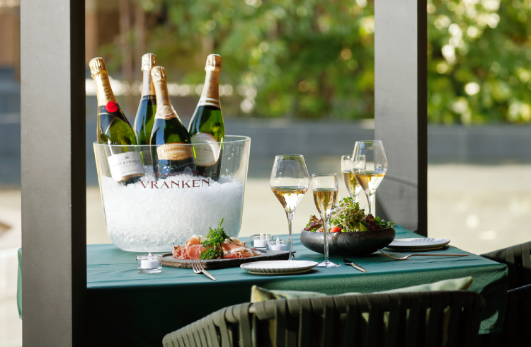 シャンパーニュ・リュミエール（水盤席）